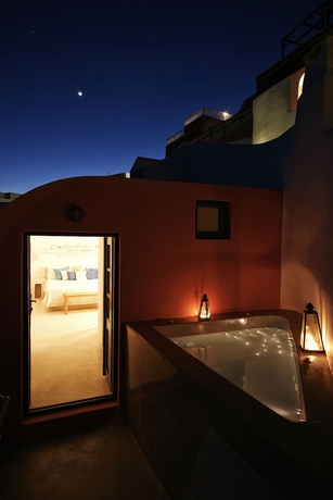 Imagen de la habitación del Hotel Chroma Suites. Foto 12