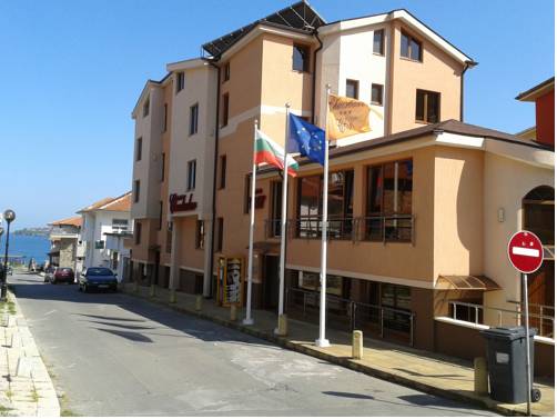 Imagen de los exteriores del Hotel Chuchulev. Foto 2