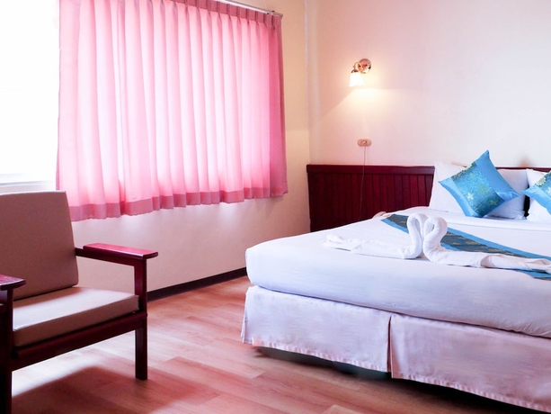 Imagen de la habitación del Hotel Chumphon Palace. Foto 5