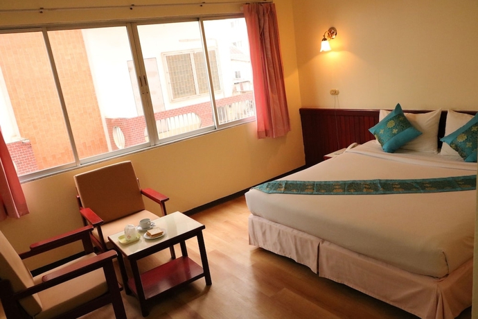 Imagen de la habitación del Hotel Chumphon Palace. Foto 12