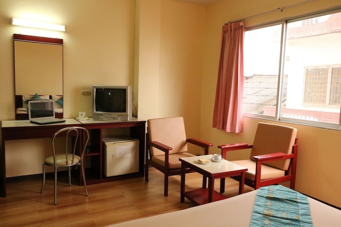Imagen de la habitación del Hotel Chumphon Palace. Foto 14