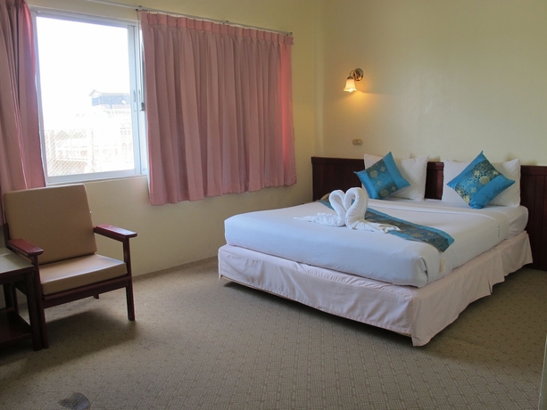 Imagen de la habitación del Hotel Chumphon Palace. Foto 15