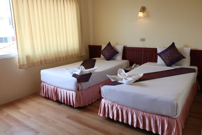 Imagen de la habitación del Hotel Chumphon Palace. Foto 16