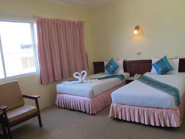 Imagen de la habitación del Hotel Chumphon Palace. Foto 17