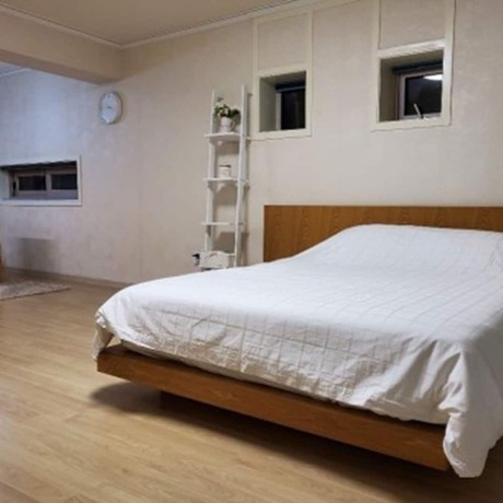 Imagen de la habitación del Hotel Chungdamhill House. Foto 18