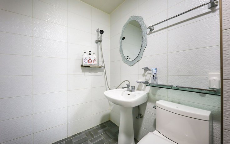 Imagen de la habitación del Hotel Chungju May. Foto 7