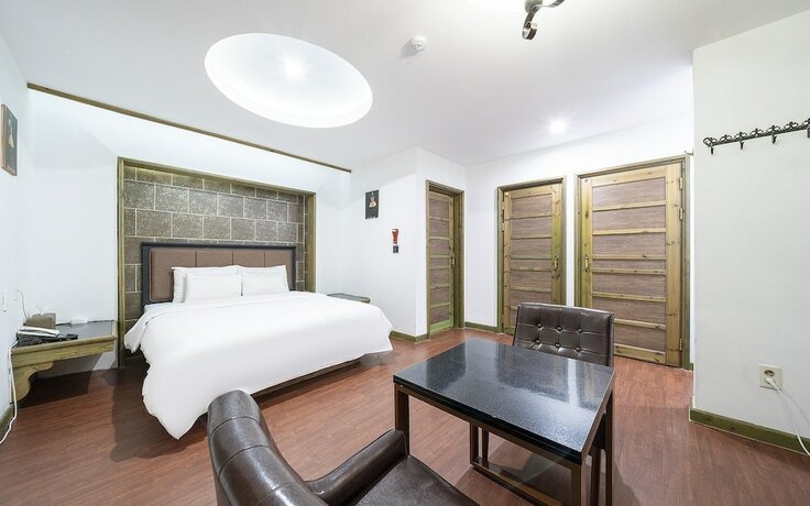 Imagen de la habitación del Hotel Chungju Toronto. Foto 12