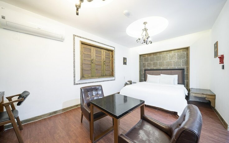 Imagen de la habitación del Hotel Chungju Toronto. Foto 19