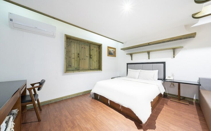 Imagen de la habitación del Hotel Chungju Toronto. Foto 25