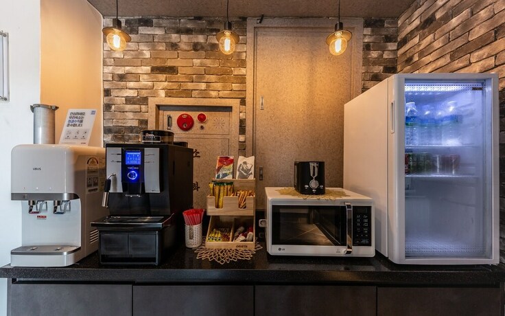 Imagen de los interiores del Hotel Chungju Toronto. Foto 26