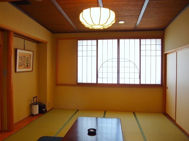 Imagen de la habitación del Hotel Chuo. Foto 17