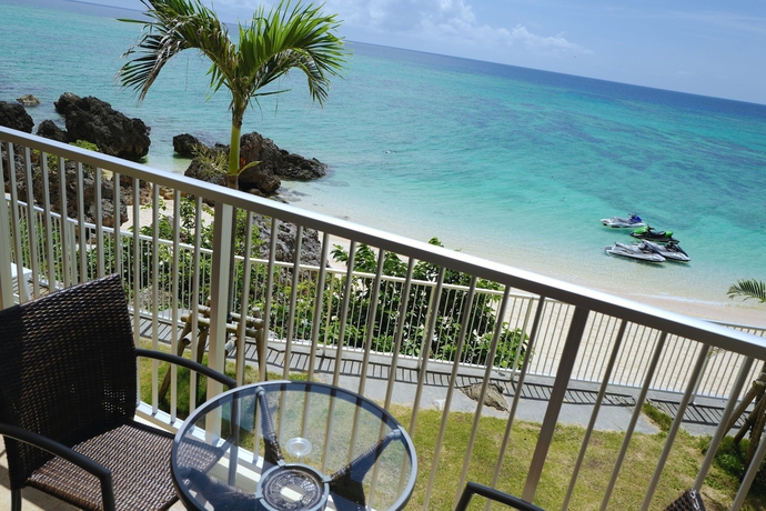 Imagen general del Hotel Churaumi On The Beach Motobu. Foto 3