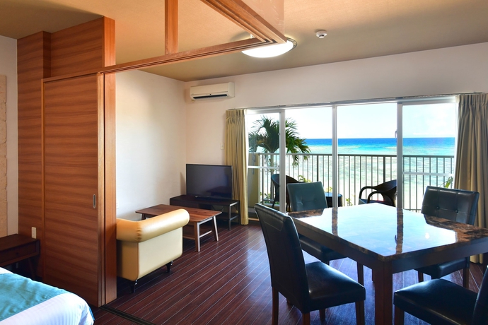 Imagen de la habitación del Hotel Churaumi On The Beach Motobu. Foto 18