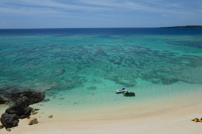 Imagen general del Hotel Churaumi On The Beach Motobu. Foto 9