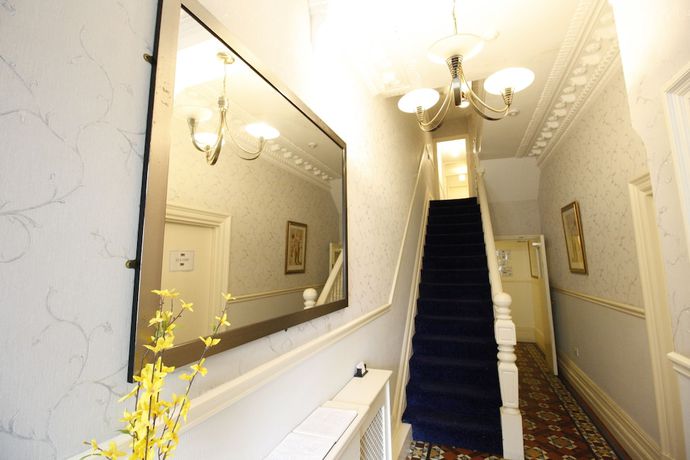 Imagen de los interiores del Hotel Church Guest House. Foto 20