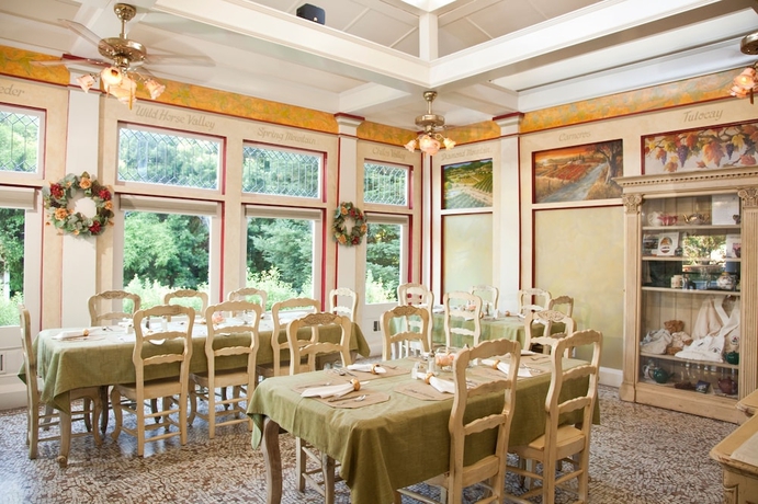 Imagen del bar/restaurante del Hotel Churchill Manor BandB. Foto 4