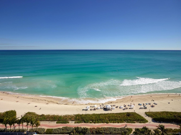 Imagen de los exteriores del Hotel Churchill Suites Monte Carlo Miami Beach. Foto 13