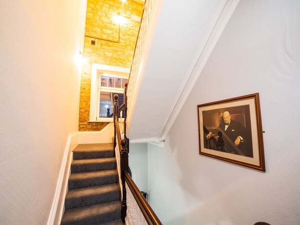 Imagen de los interiores del Hotel Churchill\'s. Foto 14