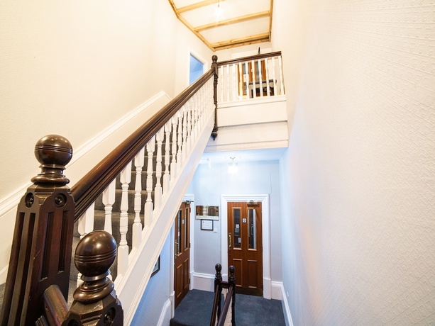Imagen de los interiores del Hotel Churchill\'s. Foto 15