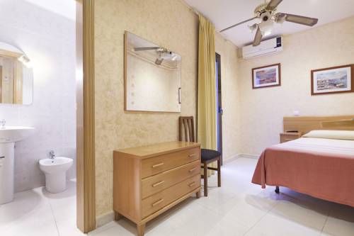 Imagen de la habitación del Hotel C&iacute;rculo Condal. Foto 4