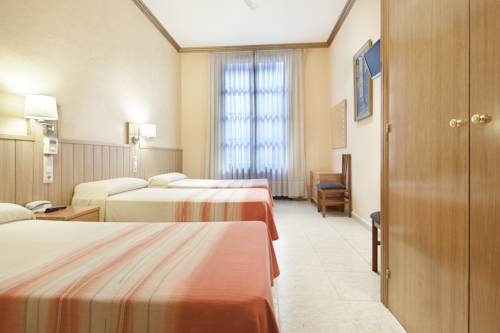 Imagen de la habitación del Hotel C&iacute;rculo Condal. Foto 8