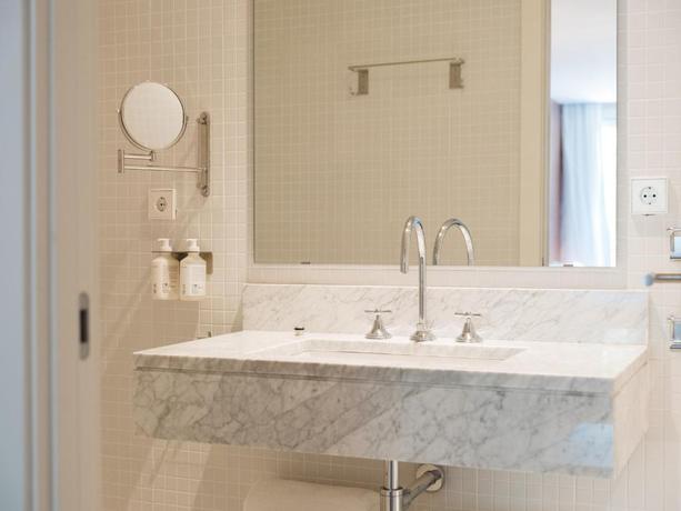 Imagen de la habitación del Hotel C&iacute;rculo Condal. Foto 6