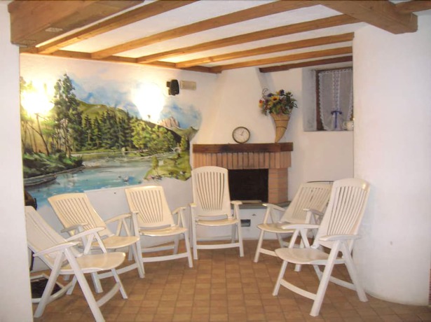 Imagen de la piscina del Hotel Ciamol. Foto 17