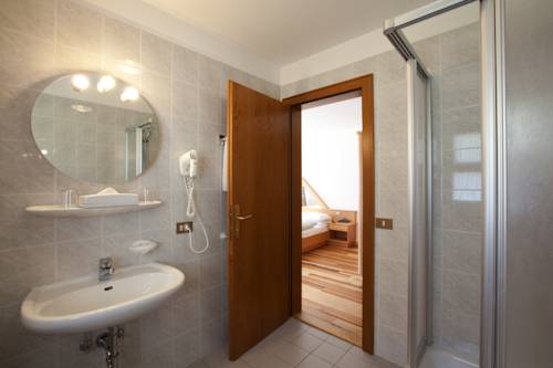 Imagen de la habitación del Hotel Ciasa Roby. Foto 7