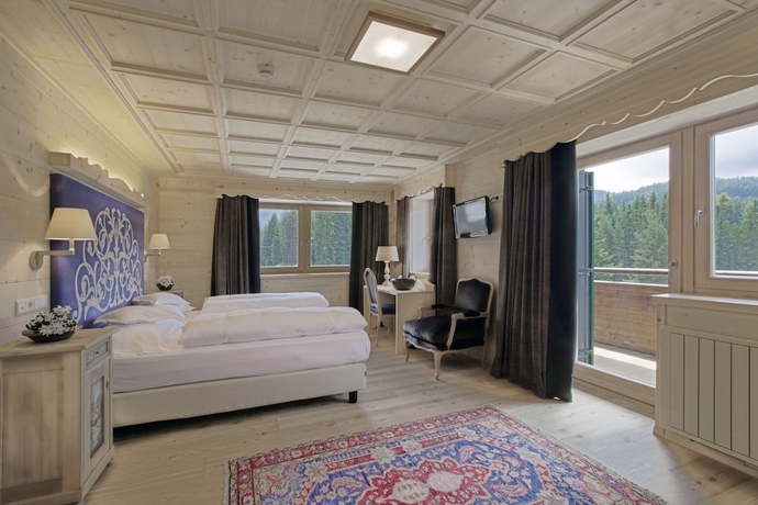 Imagen de la habitación del Hotel Ciasa Salares, San Cassiano. Foto 10