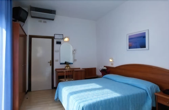 Imagen de la habitación del Hotel Ciccio. Foto 6