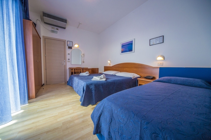 Imagen de la habitación del Hotel Ciccio. Foto 13