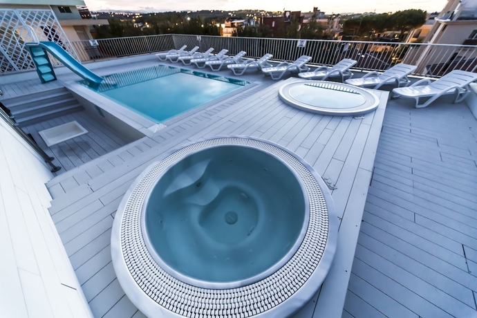 Imagen de la piscina del Hotel Ciccio. Foto 18