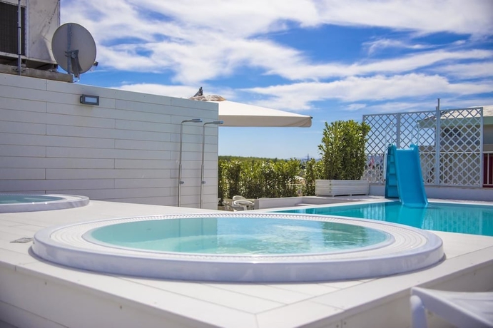 Imagen de la piscina del Hotel Ciccio. Foto 19