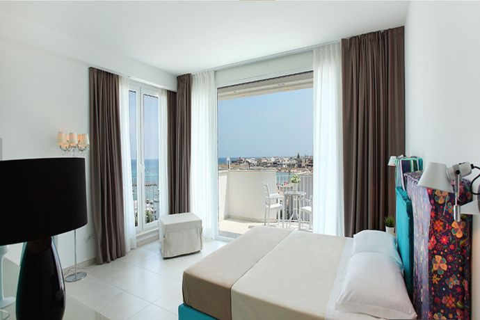 Imagen de los exteriores del Hotel Cic&ograve; Hotel. Foto 14