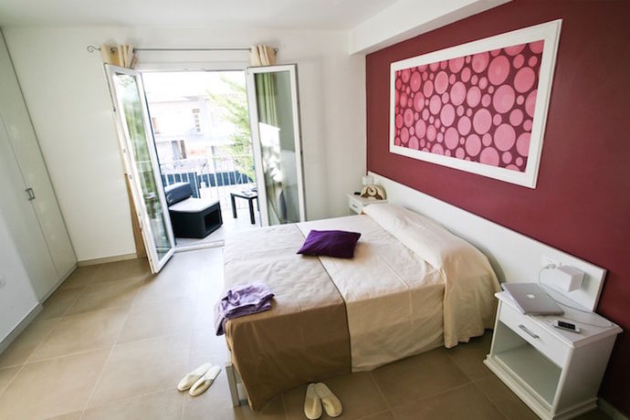 Imagen de los exteriores del Hotel Cic&ograve; Hotel. Foto 16
