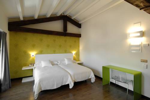 Imagen de la habitación del Hotel Cienbalcones. Foto 2