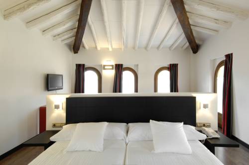 Imagen de la habitación del Hotel Cienbalcones. Foto 5