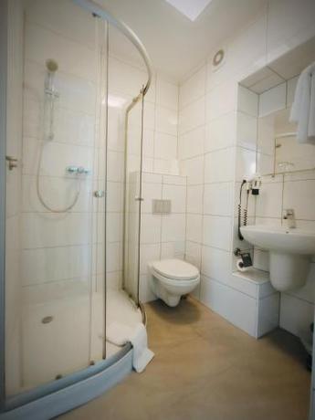 Imagen de la habitación del Hotel Cieplice. Foto 3