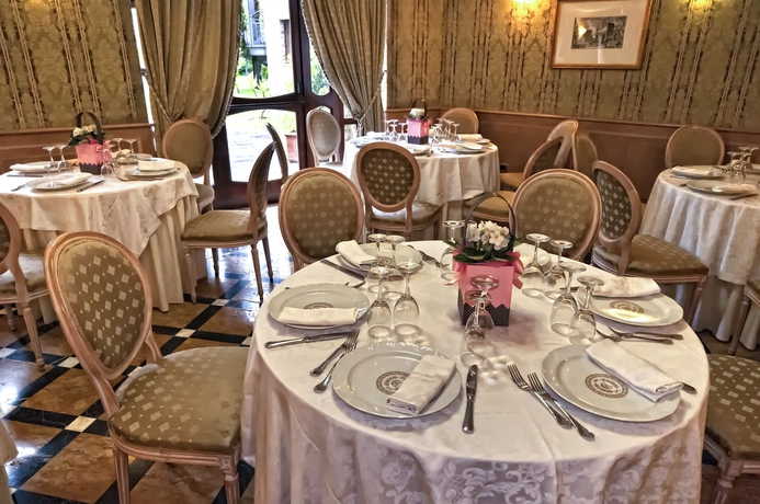 Imagen del bar/restaurante del Hotel Cilicia. Foto 2