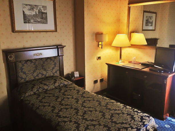 Imagen de la habitación del Hotel Cilicia. Foto 9