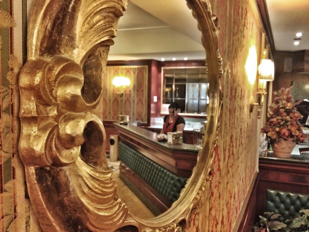 Imagen de los interiores del Hotel Cilicia. Foto 15