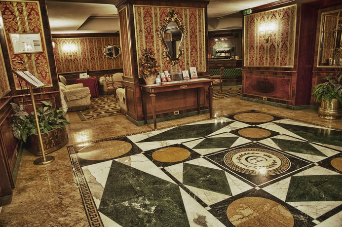 Imagen de los interiores del Hotel Cilicia. Foto 16