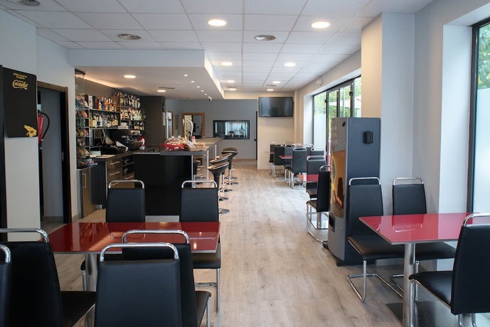 Imagen del bar/restaurante del Hotel Cim Valles. Foto 2