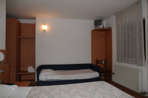 Imagen de la habitación del Hotel Cima Tosa. Foto 6