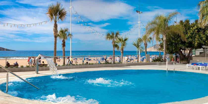 Imagen de la piscina del Hotel Cimbel. Foto 9