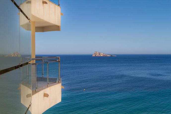 Imagen de los exteriores del Hotel Cimbel. Foto 6