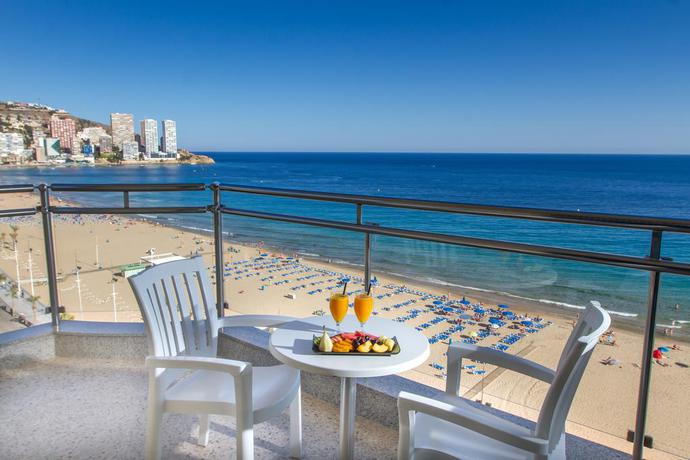 Imagen de los exteriores del Hotel Cimbel. Foto 7