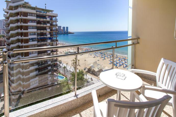 Imagen de los exteriores del Hotel Cimbel. Foto 8