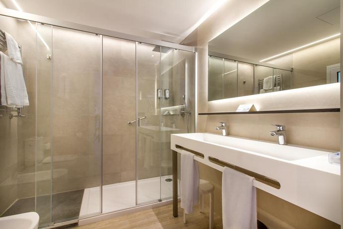 Imagen de la habitación del Hotel Cimbel. Foto 5