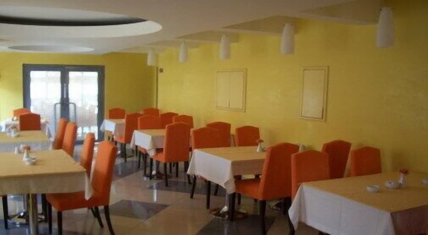 Imagen del bar/restaurante del Hotel Cimenler. Foto 3